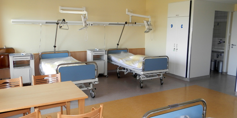 Patientenzimmer mit Ausstattung